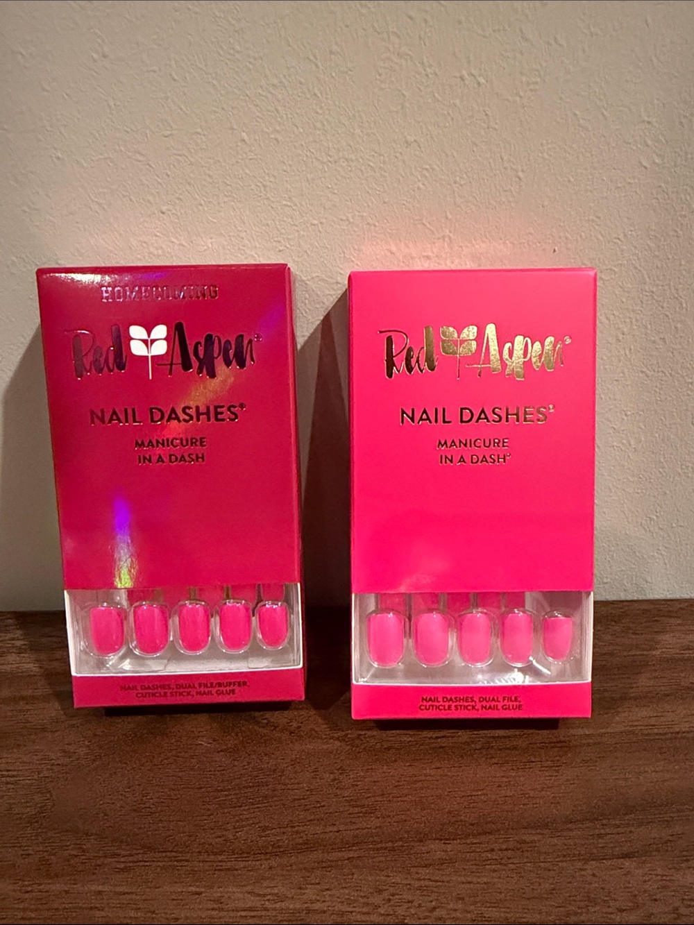 Nail Dashes Press-On Nails in Bright Pink